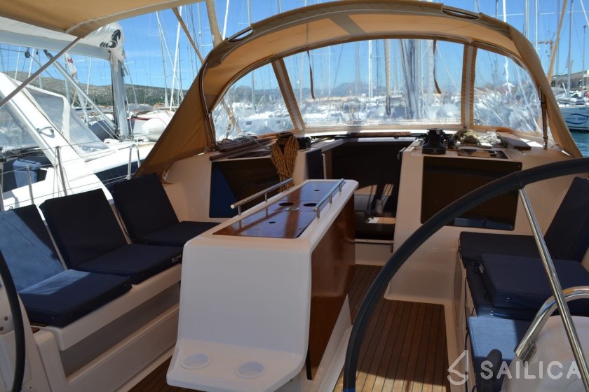 Dufour 412 GL - Yacht Charter Sailica