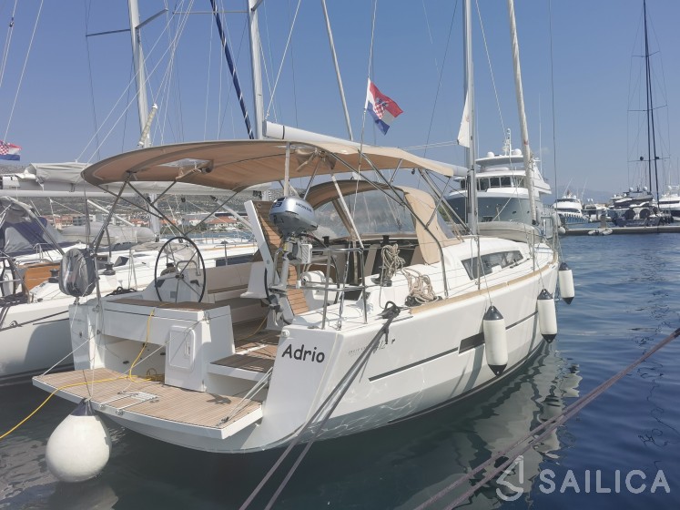 Dufour 412 GL - Yacht Charter Sailica
