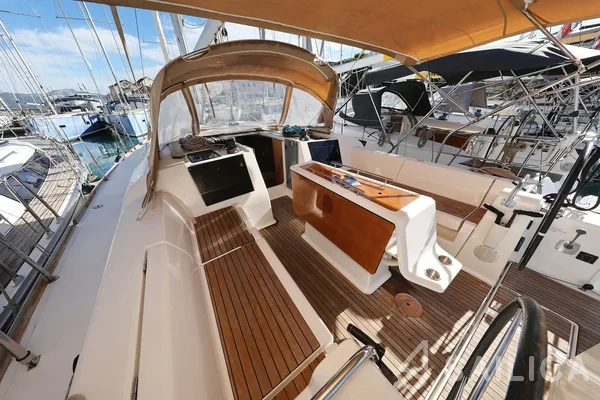 Dufour 412 GL - Yacht Charter Sailica