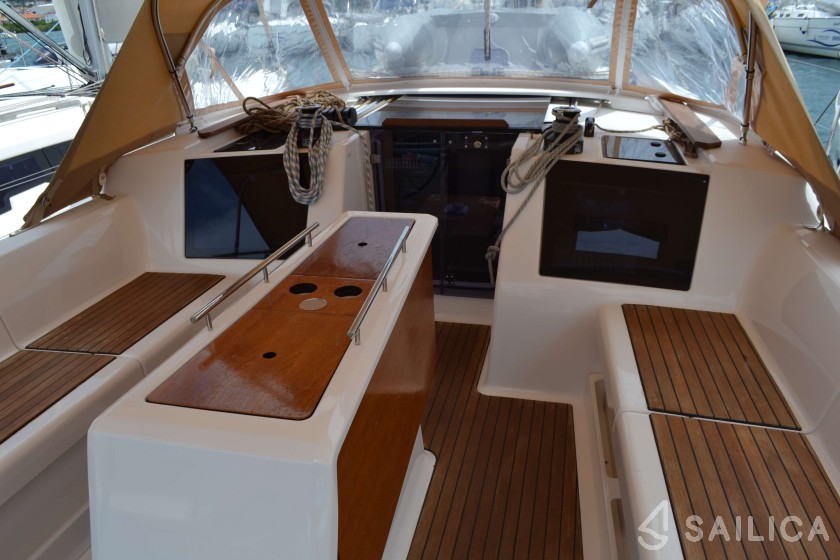 Dufour 412 GL - Yacht Charter Sailica