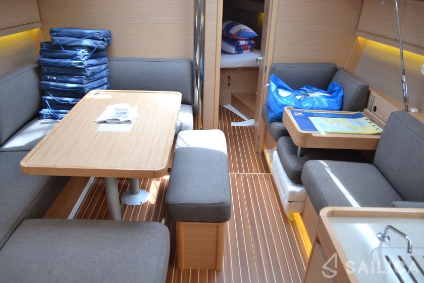 Dufour 412 GL - Yacht Charter Sailica