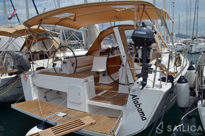Dufour 412 GL - Yacht Charter Sailica