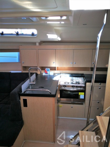 Hanse 455 - Yacht Charter Sailica