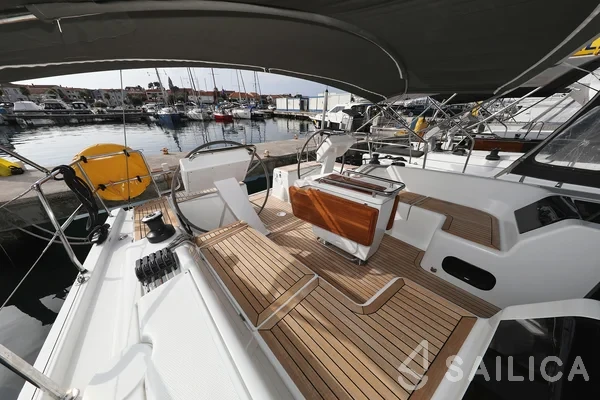 Hanse 455 - Yacht Charter Sailica