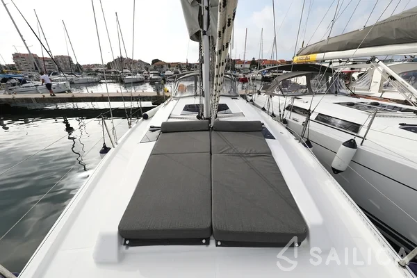 Hanse 455 - Yacht Charter Sailica