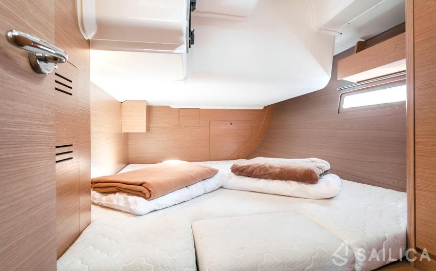 Dufour 412 GL - Yacht Charter Sailica