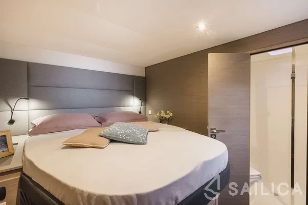 Aura 51 - Yacht Charter Sailica