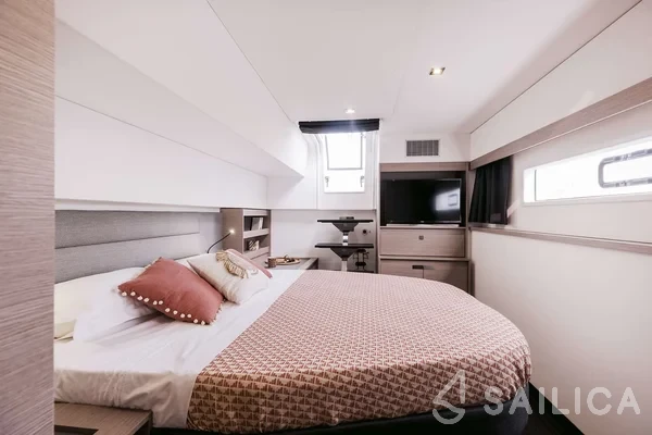 Aura 51 - Yacht Charter Sailica