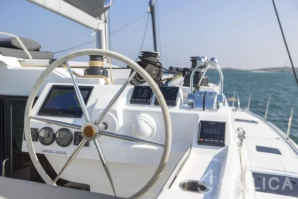 Aura 51 - Yacht Charter Sailica