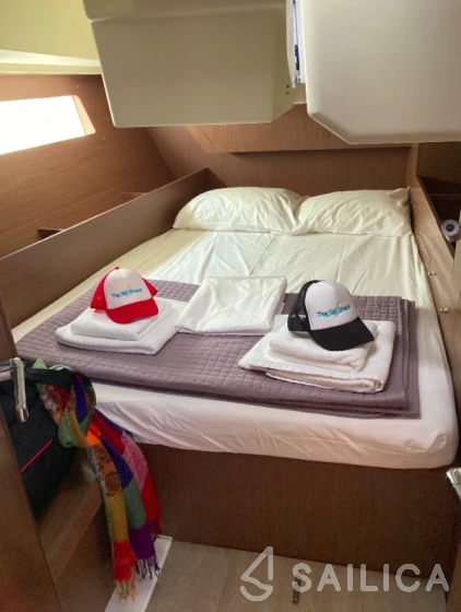Oceanis 41.1 - Yacht Charter Sailica