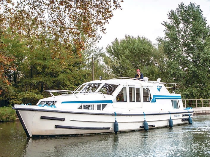 Le Boat Corvette A - Yacht Charter Sailica