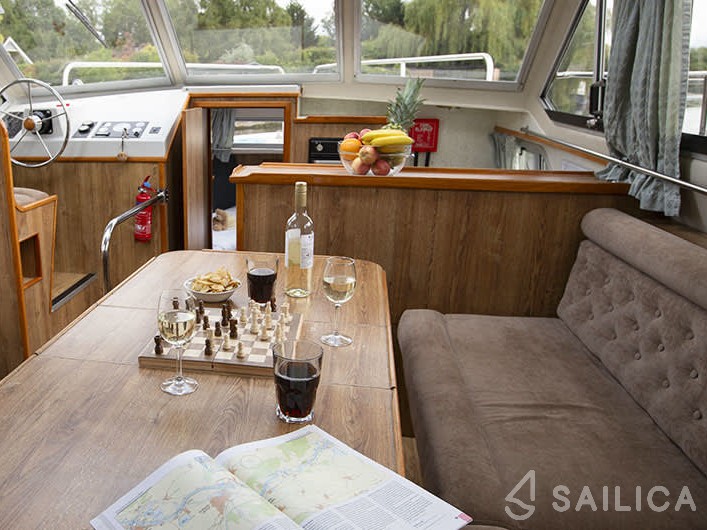 Le Boat Crusader - Yacht Charter Sailica