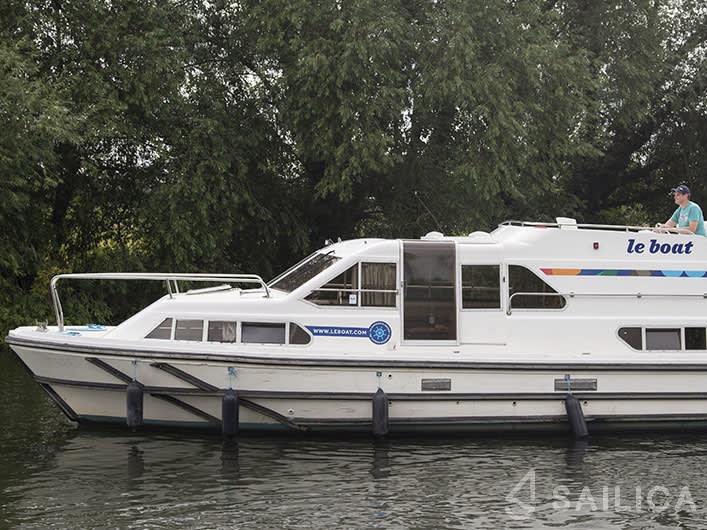 Le Boat Crusader - Yacht Charter Sailica