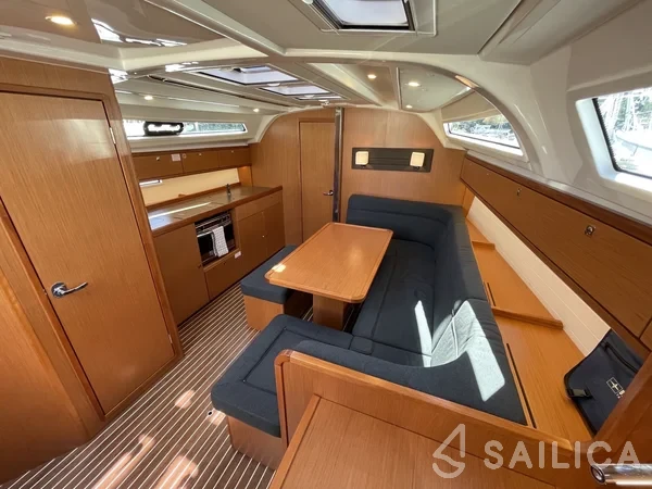 Bavaria 41 Cruiser - Yacht Charter Sailica