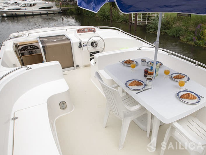 Le Boat Grand Classique - Yacht Charter Sailica