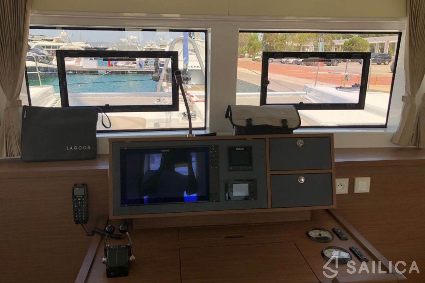 Lagoon 52F - Yacht Charter Sailica