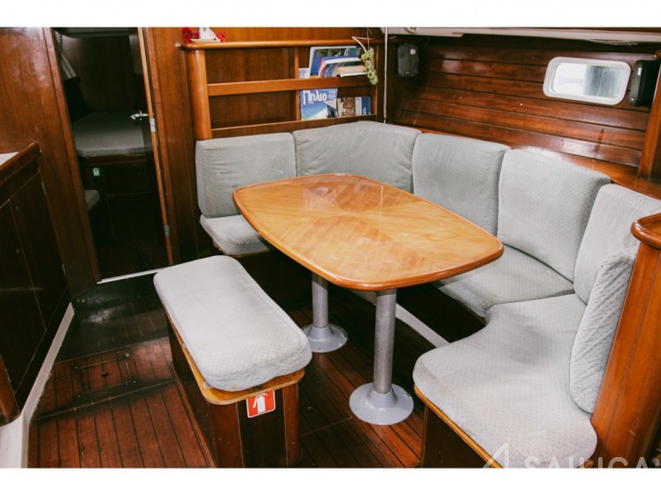 Oceanis 38.1 - Yacht Charter Sailica