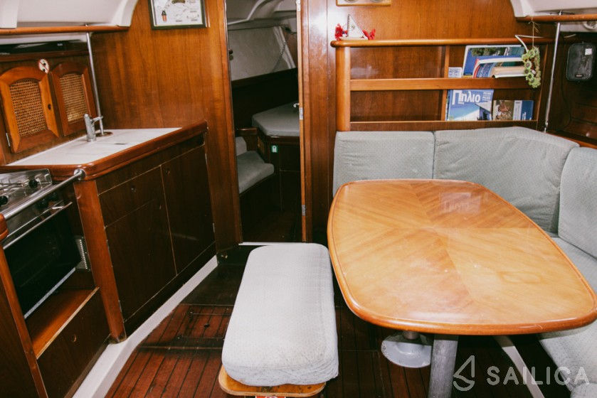 Oceanis 38.1 - Yacht Charter Sailica