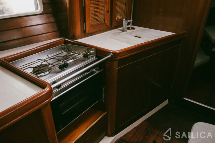 Oceanis 38.1 - Yacht Charter Sailica
