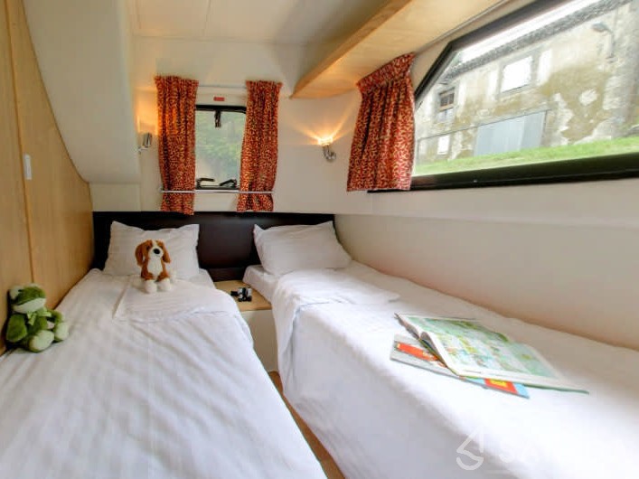 Le Boat Mystique - Yacht Charter Sailica