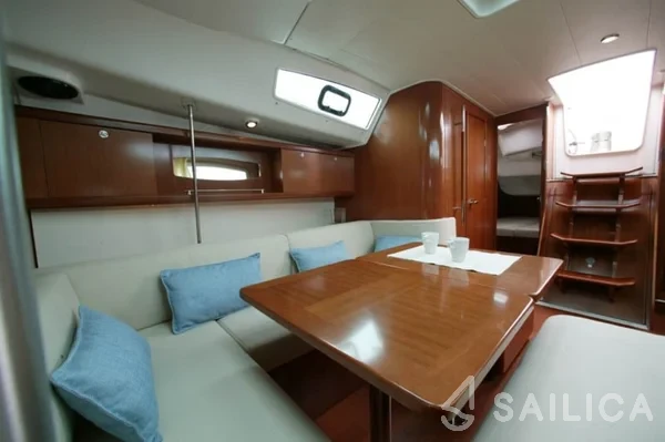 Oceanis 40 - Yacht Charter Sailica