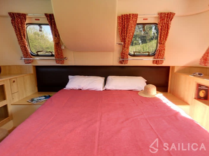 Le Boat Royal Mystique A - Yacht Charter Sailica