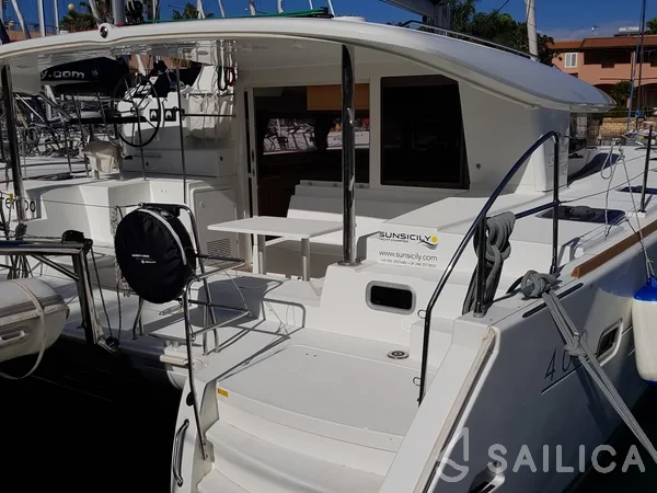 Lagoon 400 S2 - Yacht Charter Sailica
