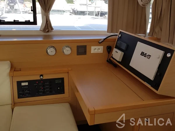 Lagoon 400 S2 - Yacht Charter Sailica