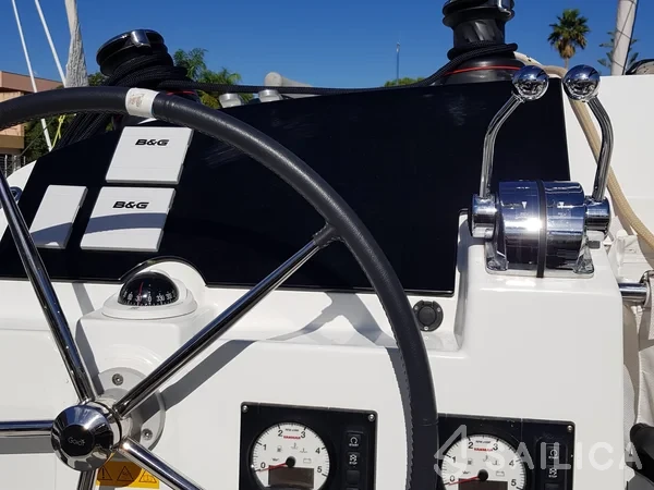 Lagoon 400 S2 - Yacht Charter Sailica