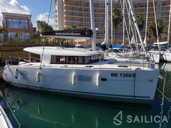 Lagoon 400 S2 - Yacht Charter Sailica