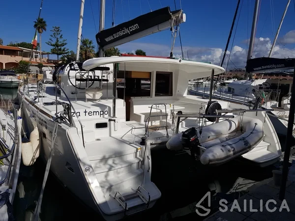 Lagoon 400 S2 - Yacht Charter Sailica