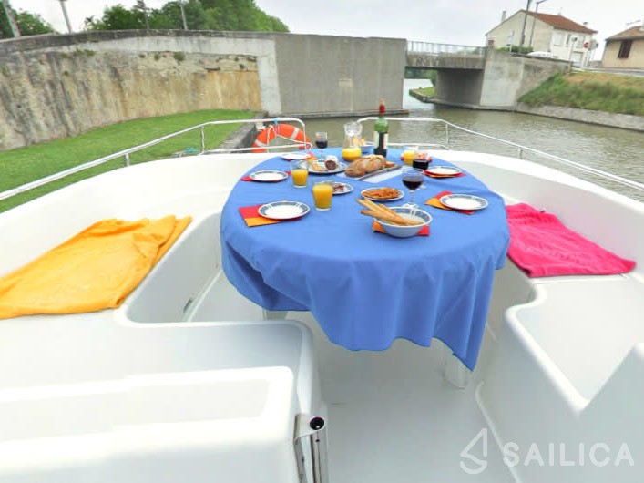 Le Boat Salsa B - Yacht Charter Sailica