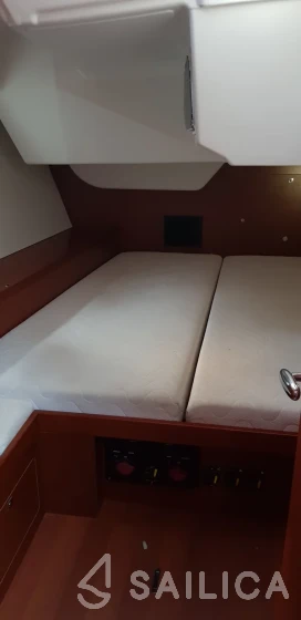 Oceanis 48 - Yacht Charter Sailica