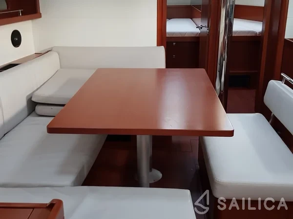 Oceanis 48 - Yacht Charter Sailica
