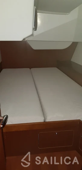 Oceanis 48 - Yacht Charter Sailica
