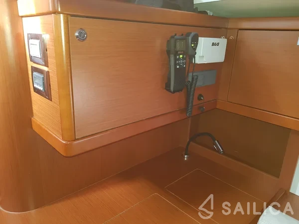 Oceanis 48 - Yacht Charter Sailica