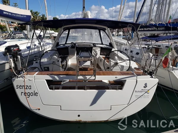 Oceanis 45 - Yacht Charter Sailica