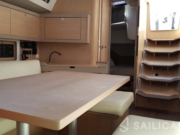 Oceanis 45 - Yacht Charter Sailica