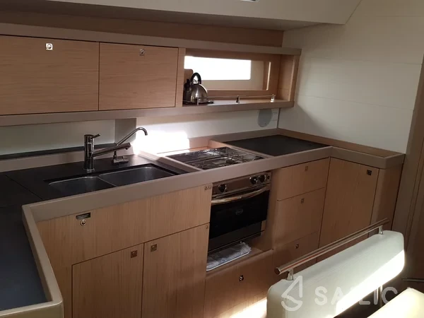 Oceanis 45 - Yacht Charter Sailica