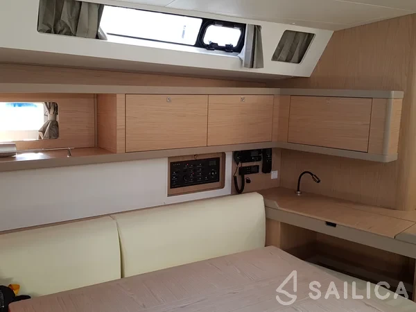 Oceanis 45 - Yacht Charter Sailica