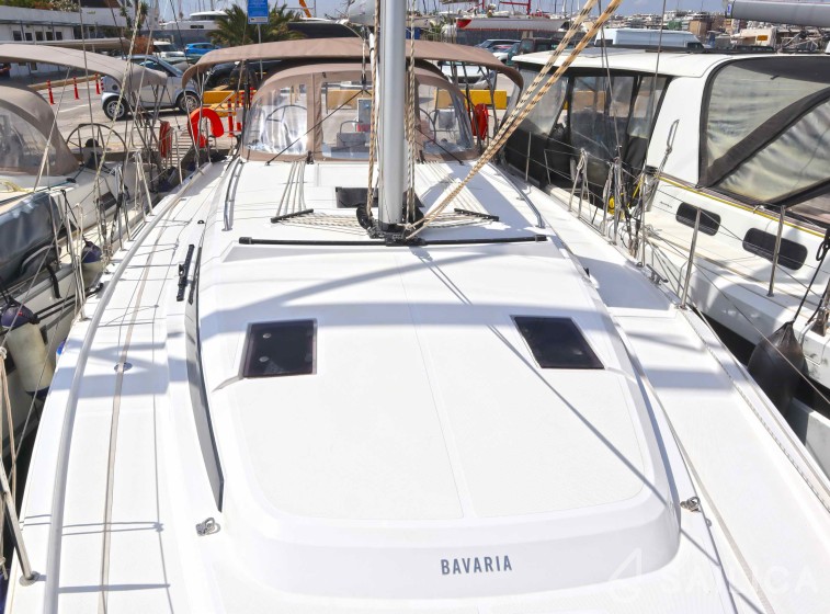 Bavaria C42 - Yacht Charter Sailica