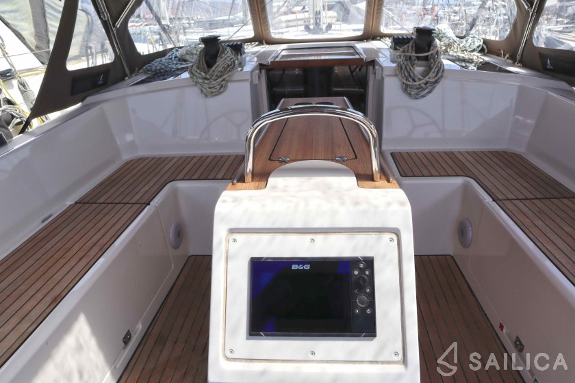 Bavaria C42 - Yacht Charter Sailica