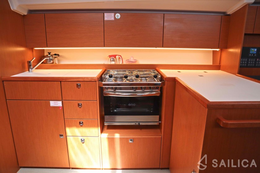 Bavaria C42 - Yacht Charter Sailica
