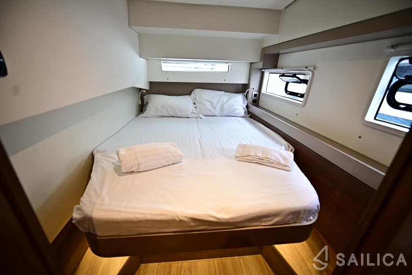 Bali 4.2 - Yacht Charter Sailica