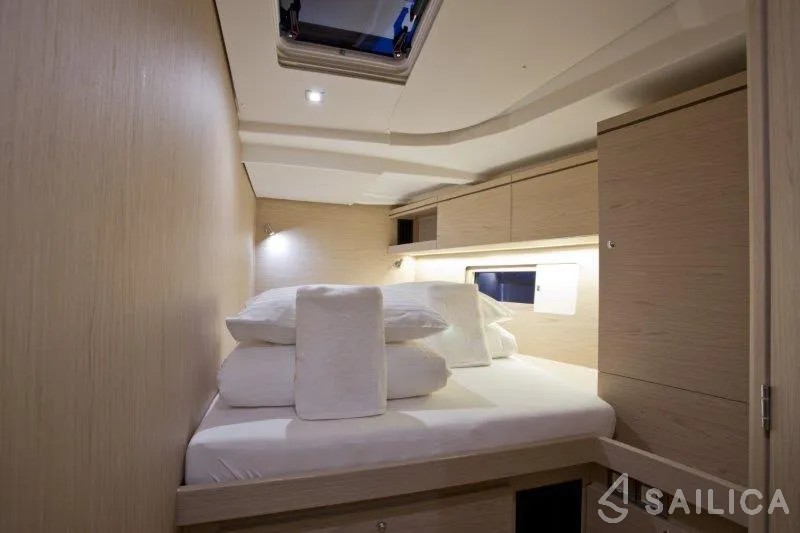 Oceanis 51.1 - Yacht Charter Sailica