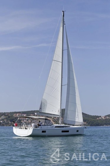 Oceanis 51.1 - Yacht Charter Sailica