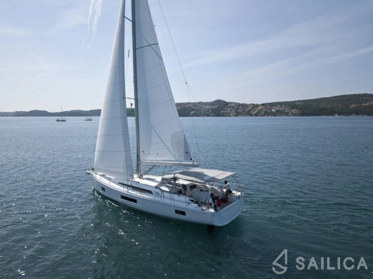 Oceanis 51.1 - Yacht Charter Sailica