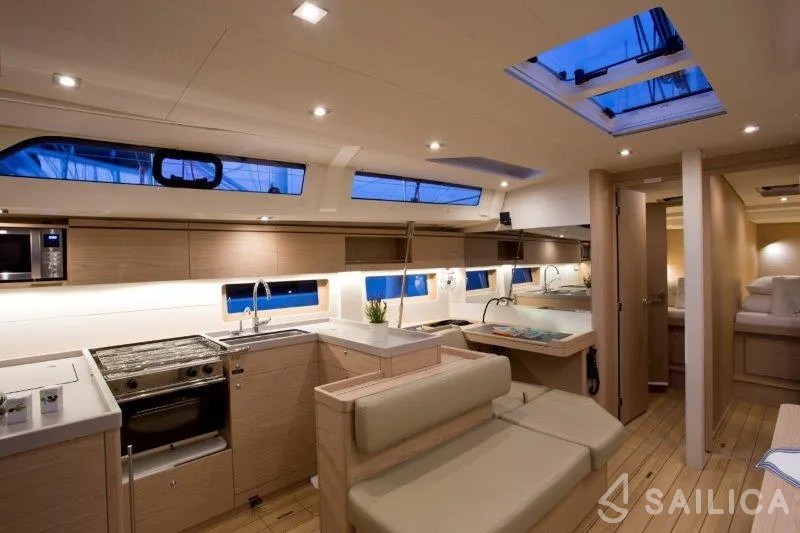 Oceanis 51.1 - Yacht Charter Sailica