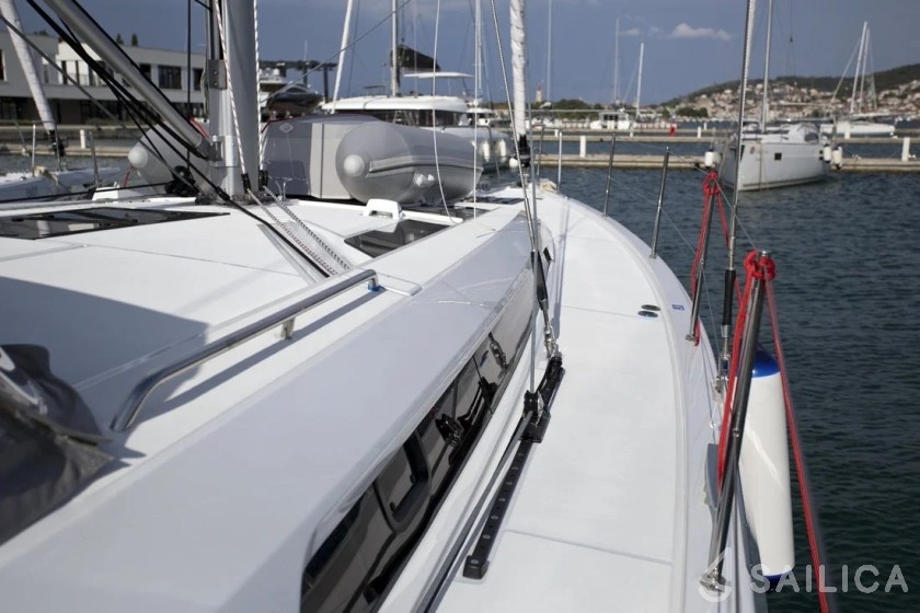 Oceanis 51.1 - Yacht Charter Sailica