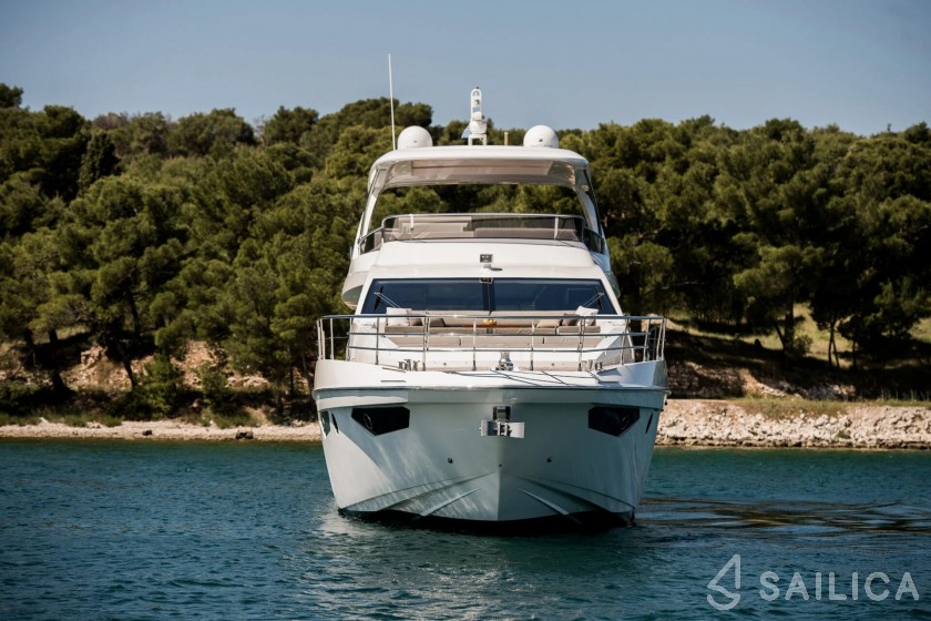 Azimut 72 - Yacht Charter Sailica